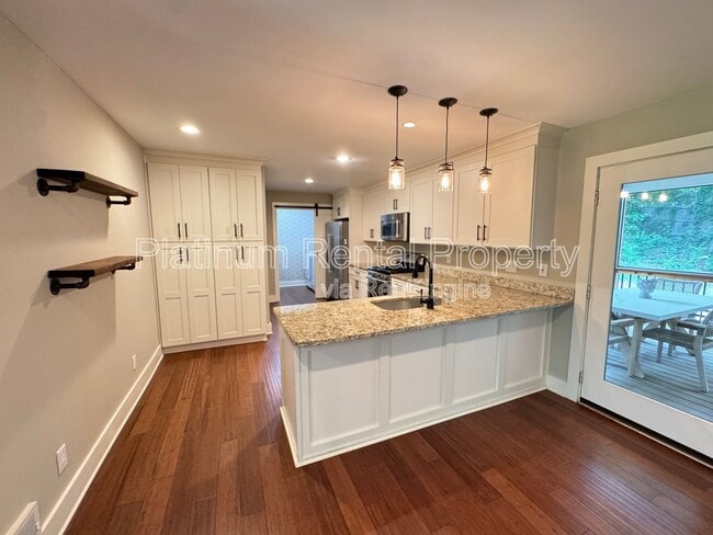 Building Photo - 381 Lynne Cir