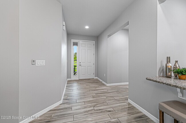 Building Photo - 7544 Loren Cove Dr