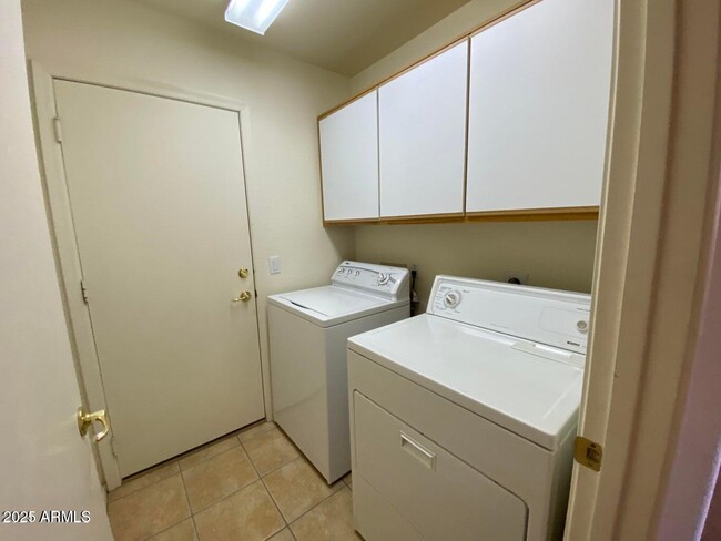 Building Photo - 1461 E La Costa Dr