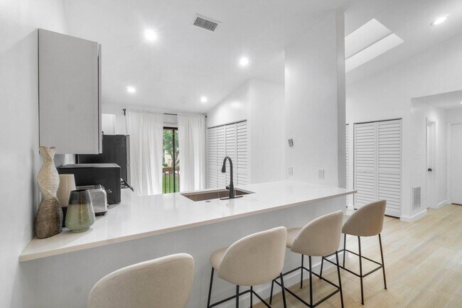 Building Photo - 13175 Chadwick Ct