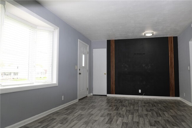 Building Photo - 175 English Rd