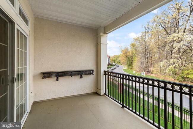 Building Photo - 2022 Crescent Wy