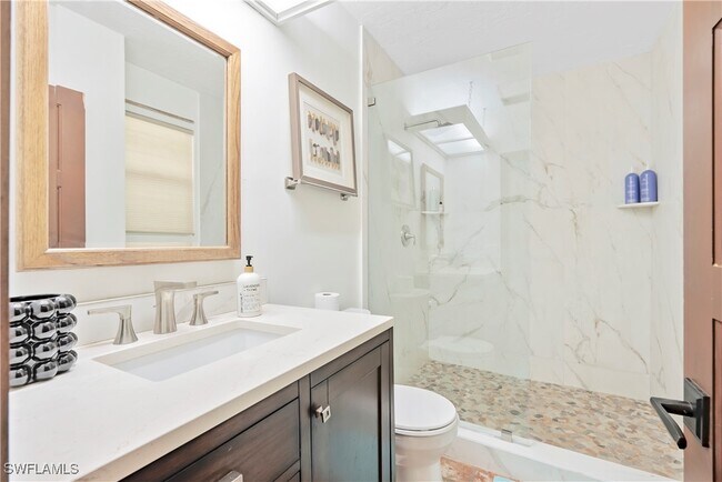 Building Photo - 2125 Marina Dr