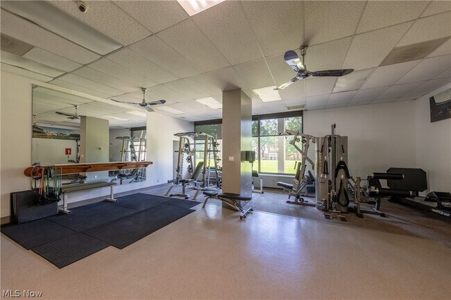 Building Photo - 1 Bratenahl Pl