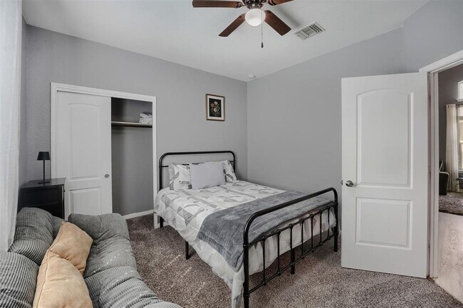 Building Photo - 12116 Walter Vaughn Dr