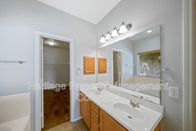 Building Photo - 304 Rustic Tr
