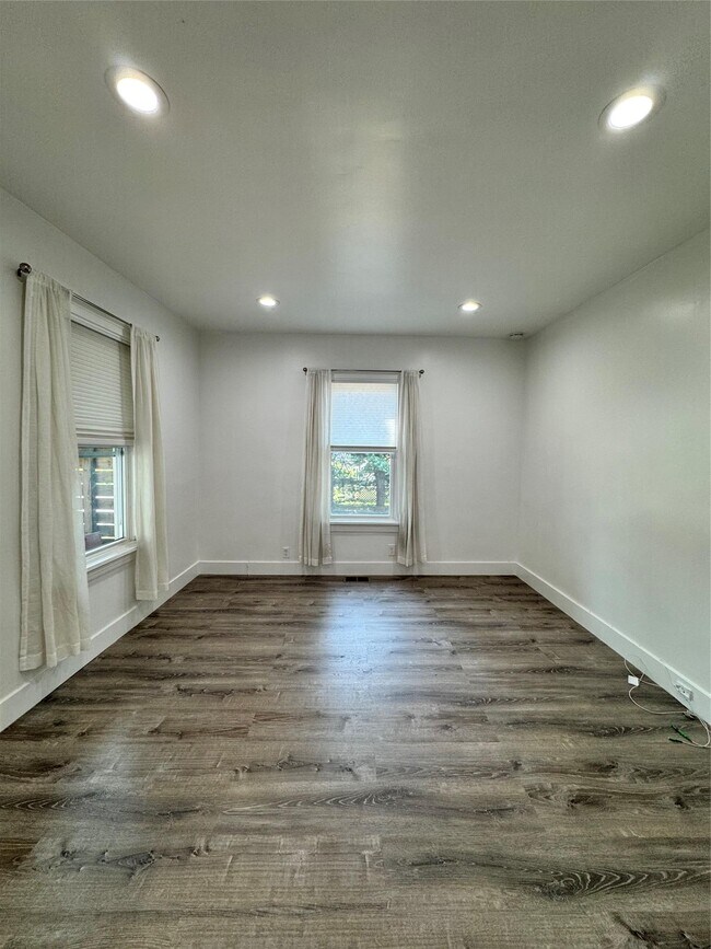 Building Photo - 1503 Rose Ln