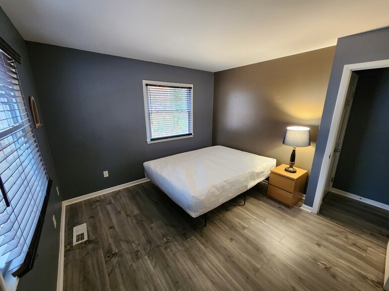 single room, partially furnished - 8917 Loughran Terrace