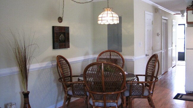 Dining Table - 510 Fairwood Lakes Dr