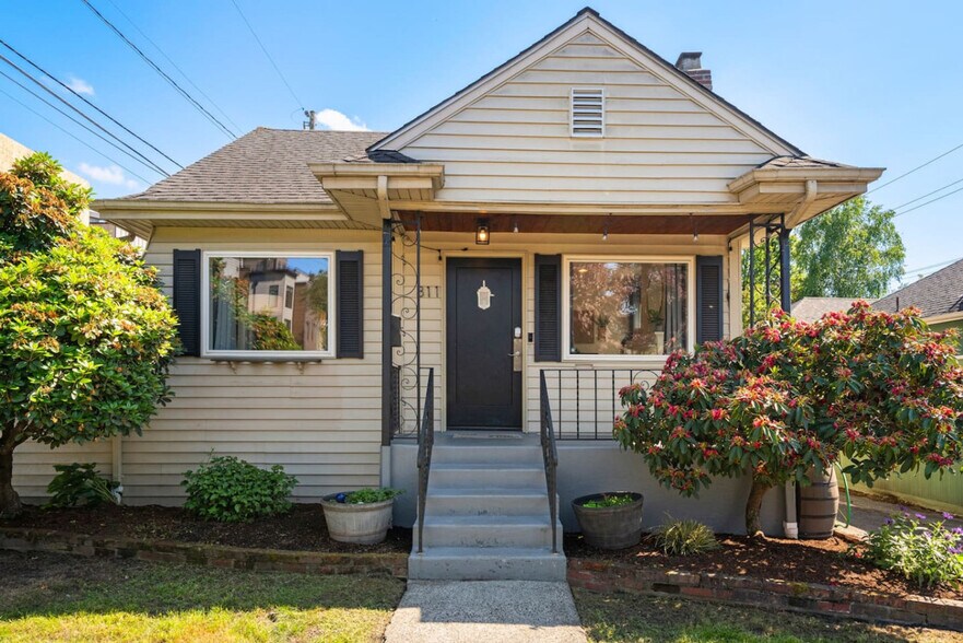 Building Photo - 811 NE 63rd St