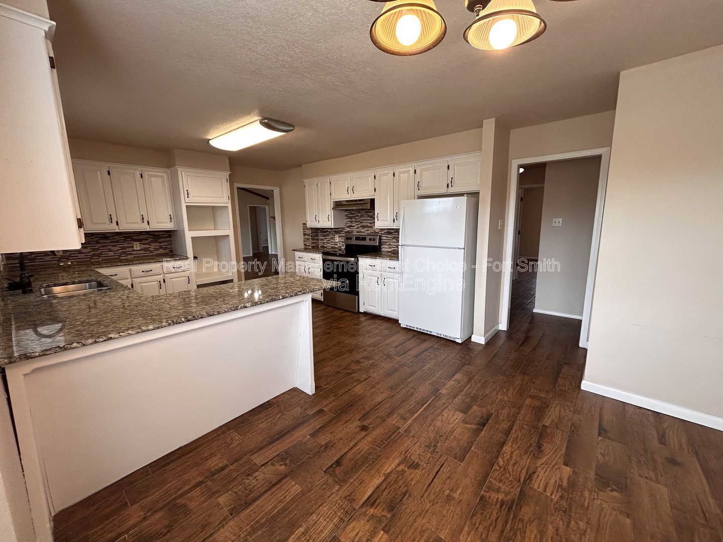 Building Photo - 9200 Rogers Ave