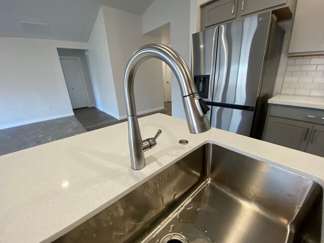 Building Photo - 4 Bedroom 2 Bath Single Level in Meridian Eagle & Ustick available 06/22/26