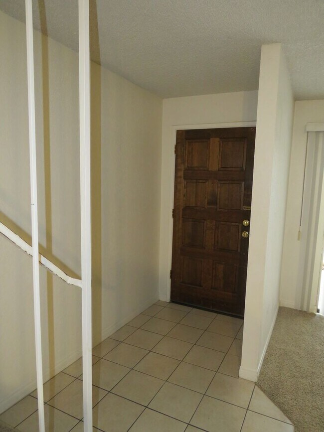 Building Photo - Centrally Located Large Two Story Condo wi...