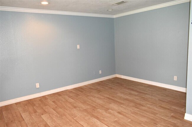 Building Photo - 12706 Highmanor Dr