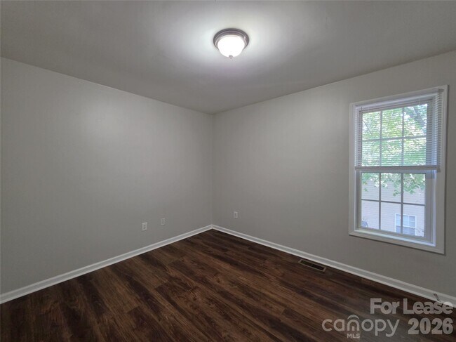 Building Photo - 268 Southcircle Dr NW