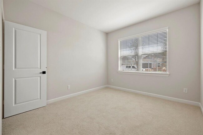 Building Photo - 3129 Banyan Dr