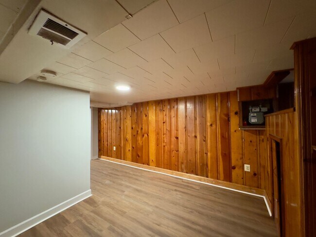 Building Photo - Charming 2 Bedroom/2 Bathroom Townhome in Joseph Lee Neighborhood, Baltimore, MD!