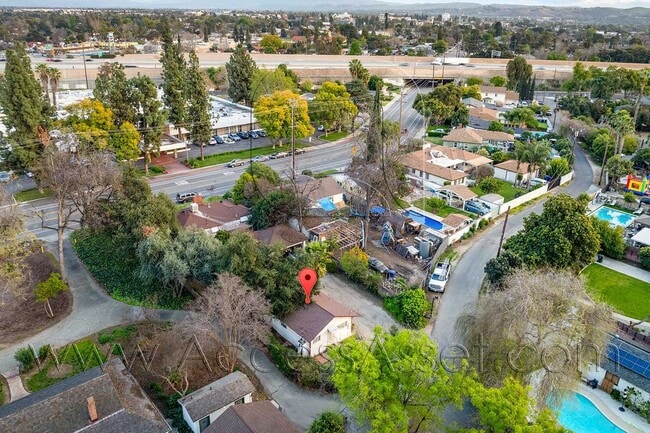 Building Photo - Comforting Charm 1 Bed / 1 Bath Home In Po...