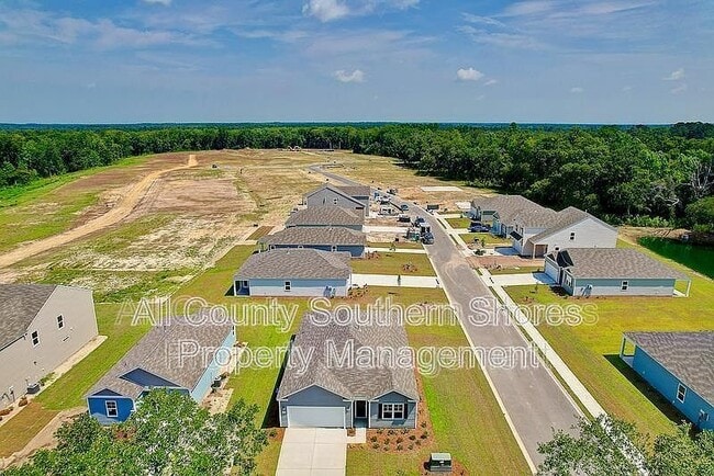 Building Photo - 215 Konik St