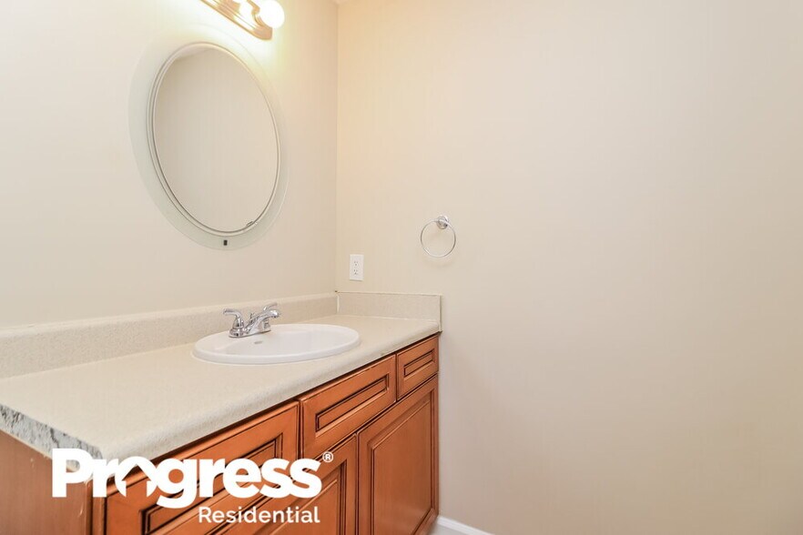 Building Photo - 796 Indian Lake Dr NW