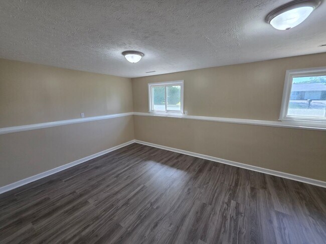 Building Photo - 32 Golden Rod Ln