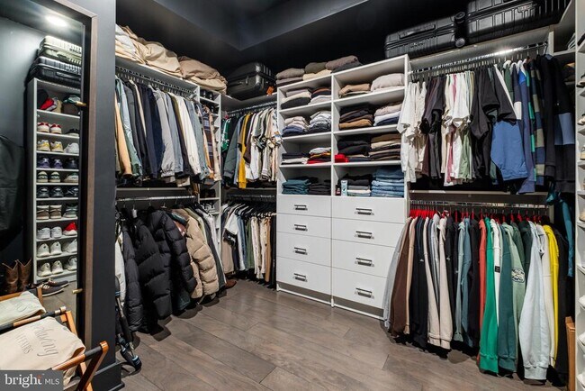 Building Photo - 1121 Earl St