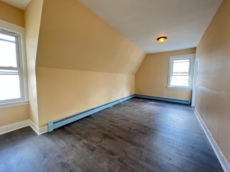 Building Photo - 32 Fabyan Pl