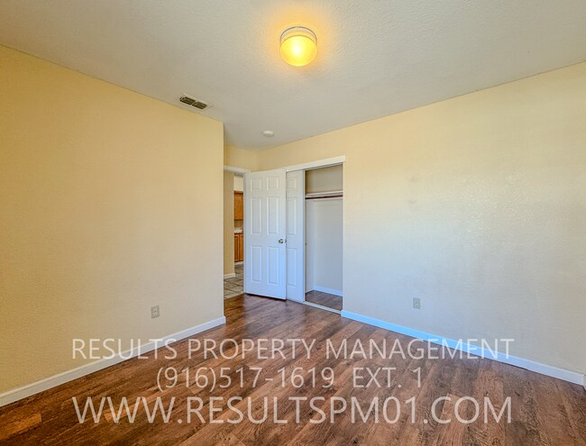 Building Photo - Spacious 4 Bedroom on corner lot