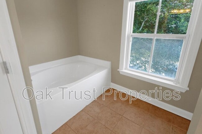 Building Photo - 5185 Celtic Dr