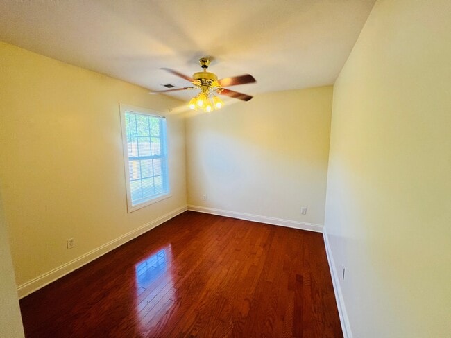 Building Photo - 2203 Inverness Dr