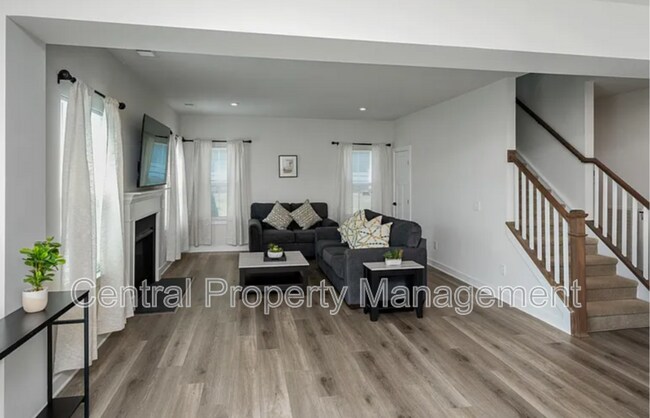 Building Photo - 200 Hollythorpe Ln