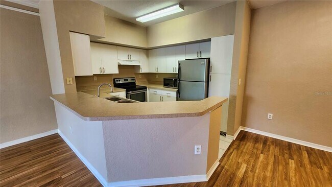 Building Photo - 4114 Central Sarasota Pkwy