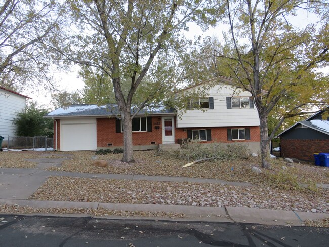 Primary Photo - Cozy 4-Bedroom Home in Central Colorado Sp...