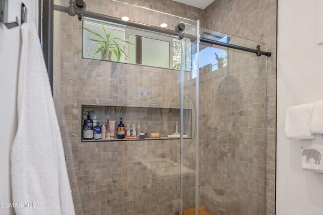 Building Photo - 313 Raymond St