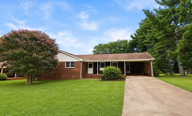 Building Photo - 3750 Robinson Dr