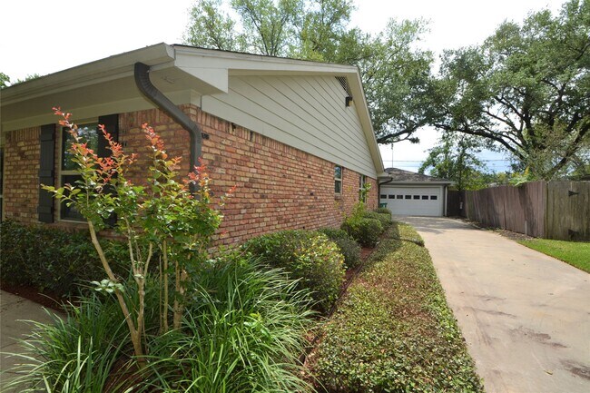 Building Photo - 4911 Wigton Dr