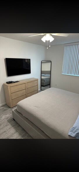 Building Photo - 3020 NE 32nd Ave