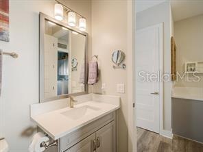 Building Photo - 714 16th Ave E