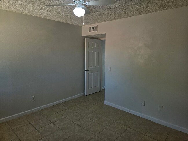 Building Photo - 2685 S 17th Ave