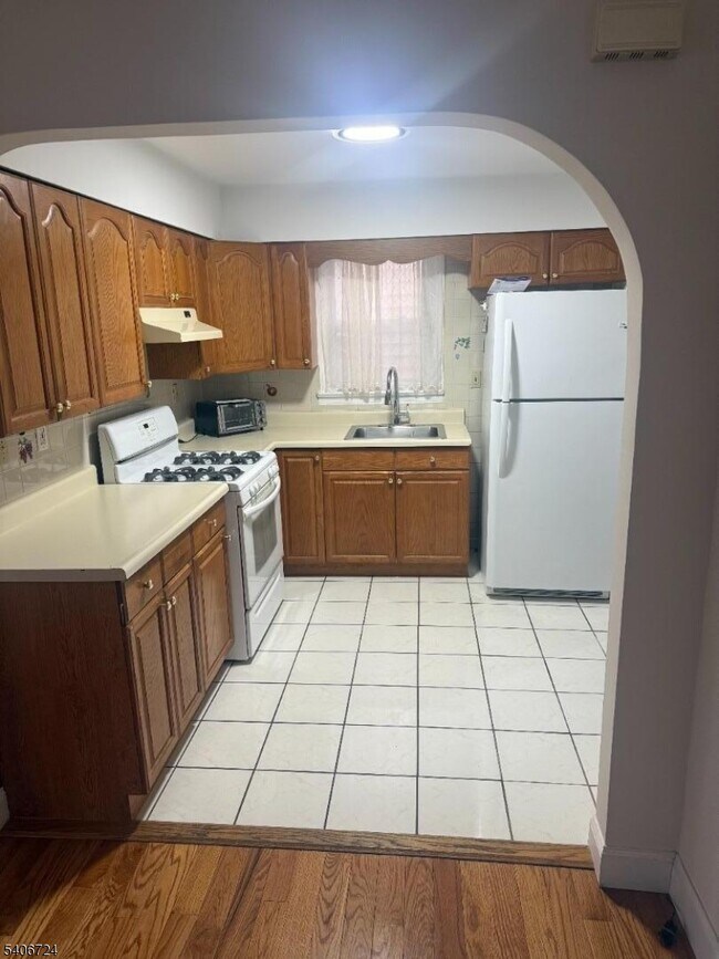 Building Photo - 28 Reid St