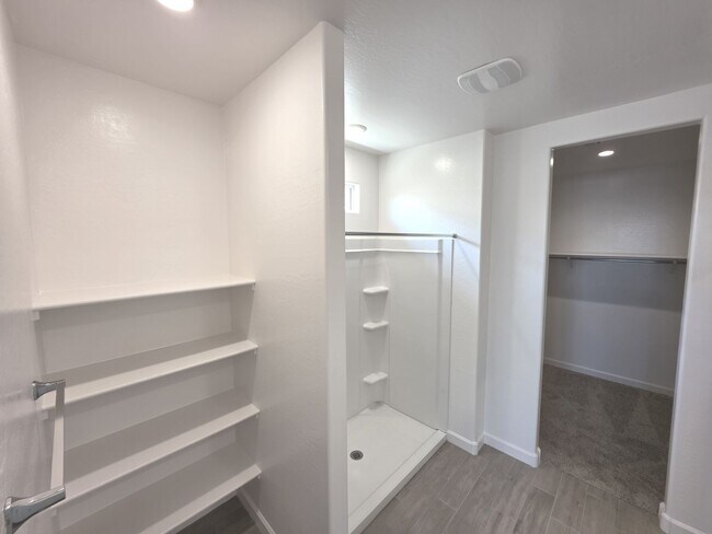 Building Photo - 2677 W Simone Ave