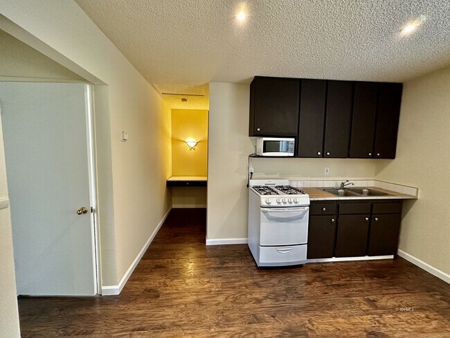 Building Photo - 2 BR in Idyllwild