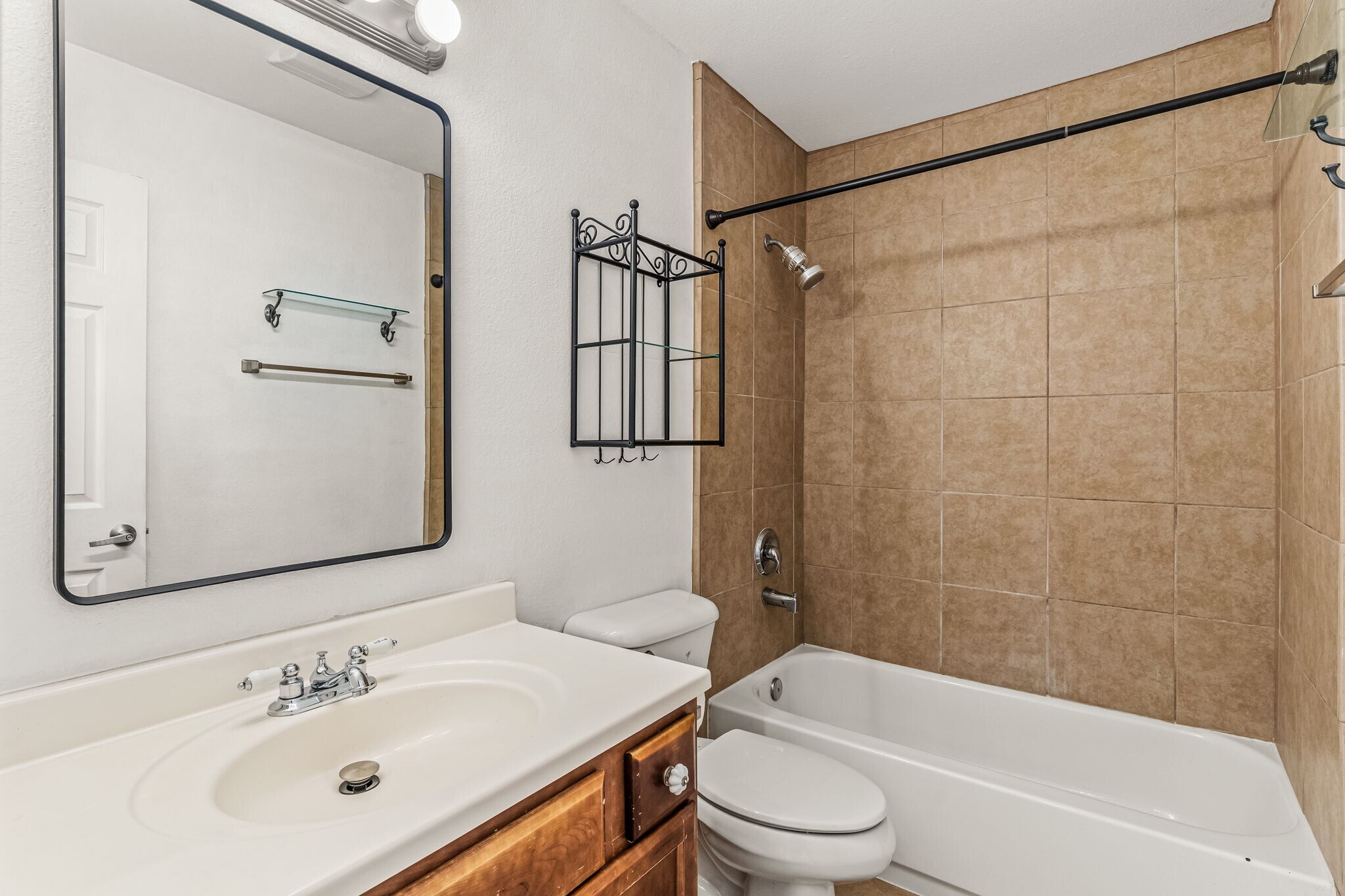 Bath 1 (Hallway) - 4127 38th St