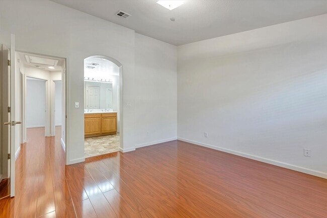 Building Photo - Beautiful Communication Hill Townhome