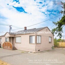 Building Photo - 8420 1/2 South Tacoma Way-5