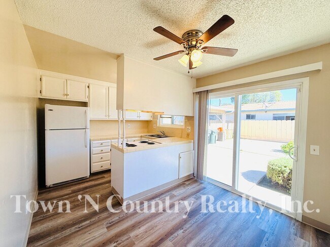 Building Photo - 215 W Alvin Dr