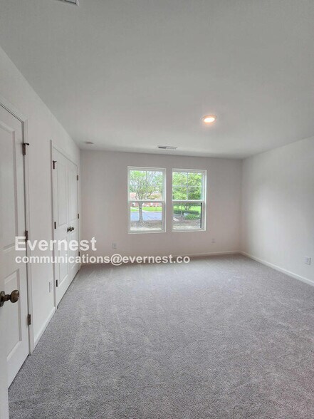 Building Photo - 1540 Crescent Townes Wy