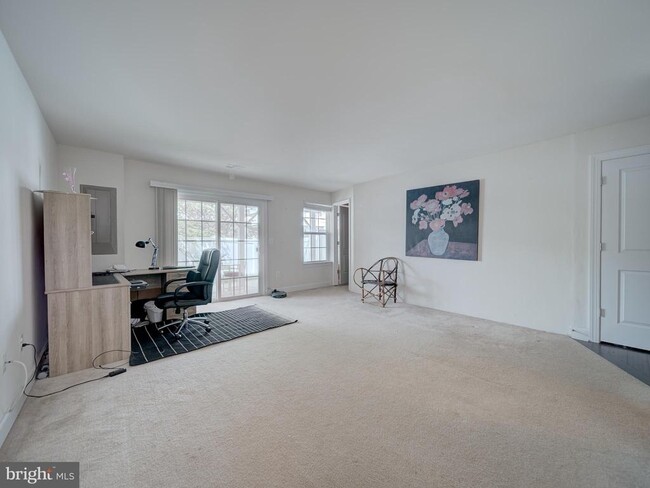 Building Photo - 8832 Englewood Farms Dr