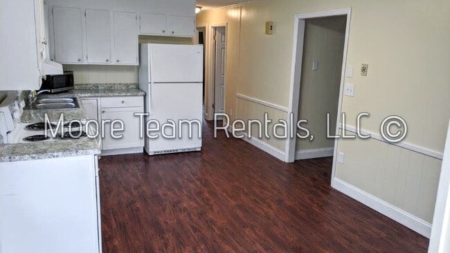 Building Photo - 3 Bed / 1 Bath House