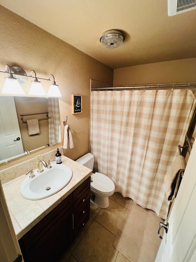 Building Photo - 17520 Bluejay Cir